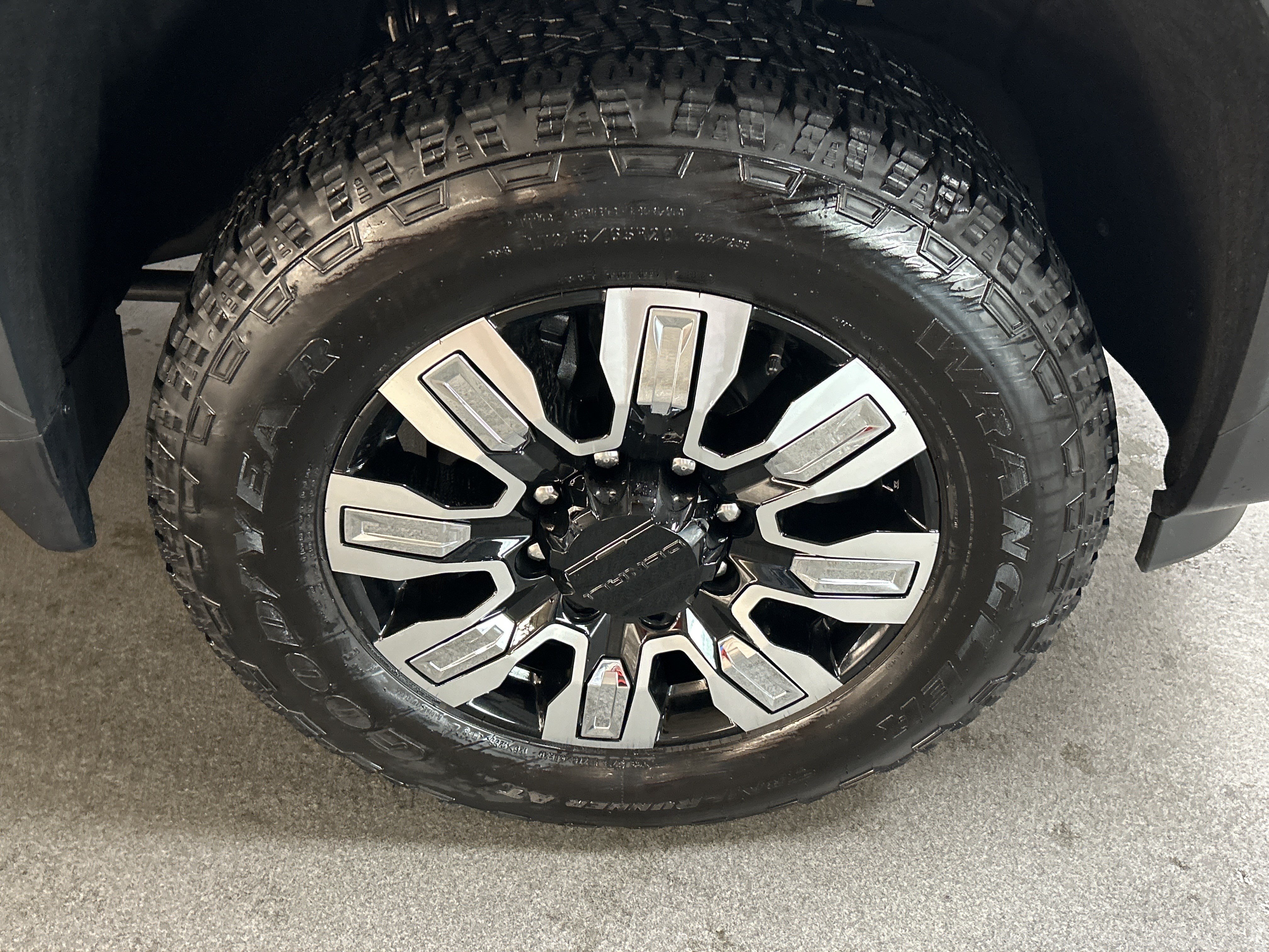 Used 2026 GMC Sierra 2500 Denali w/ Denali Reserve Package AWD/4WD image 13