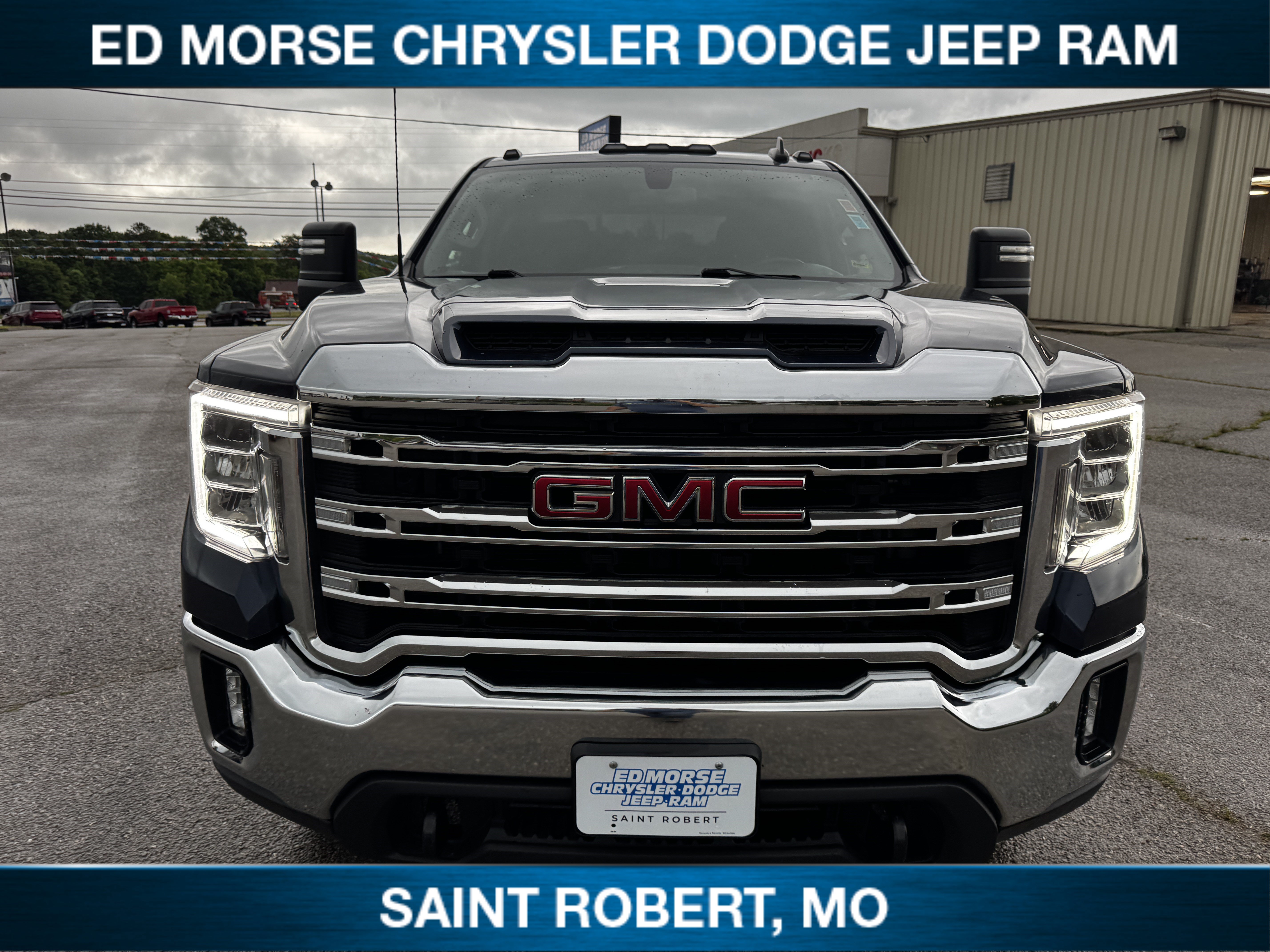 Used 2022 GMC Sierra 3500 SLE w/ SLE Value Package AWD/4WD image 2