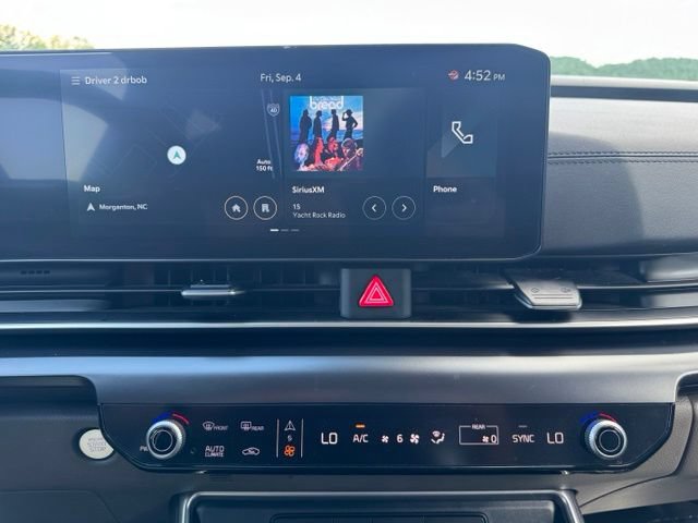 Used 2025 Kia Carnival FWD image 31