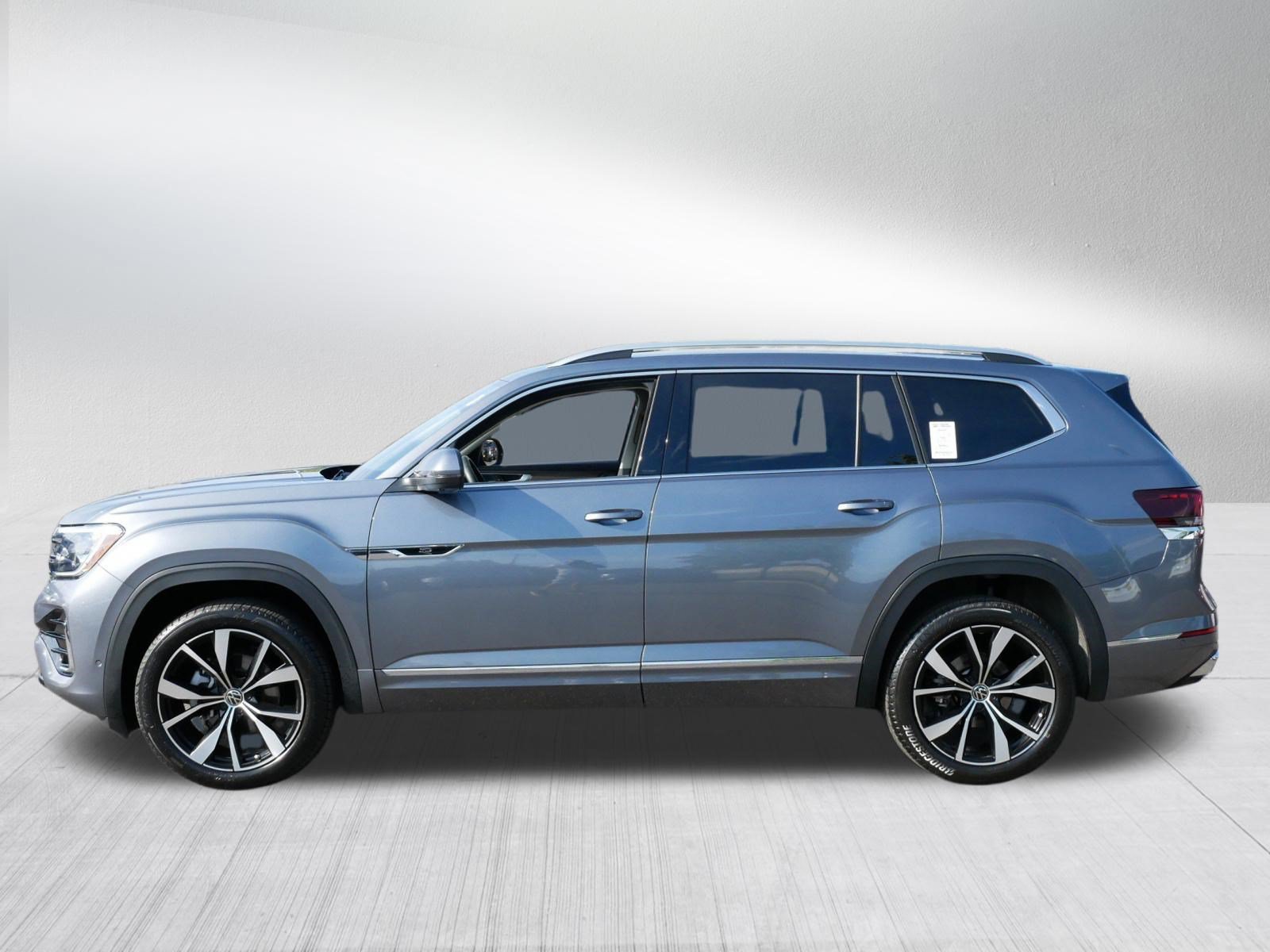 Certified 2024 Volkswagen Atlas SEL Premium R-Line AWD/4WD image 4