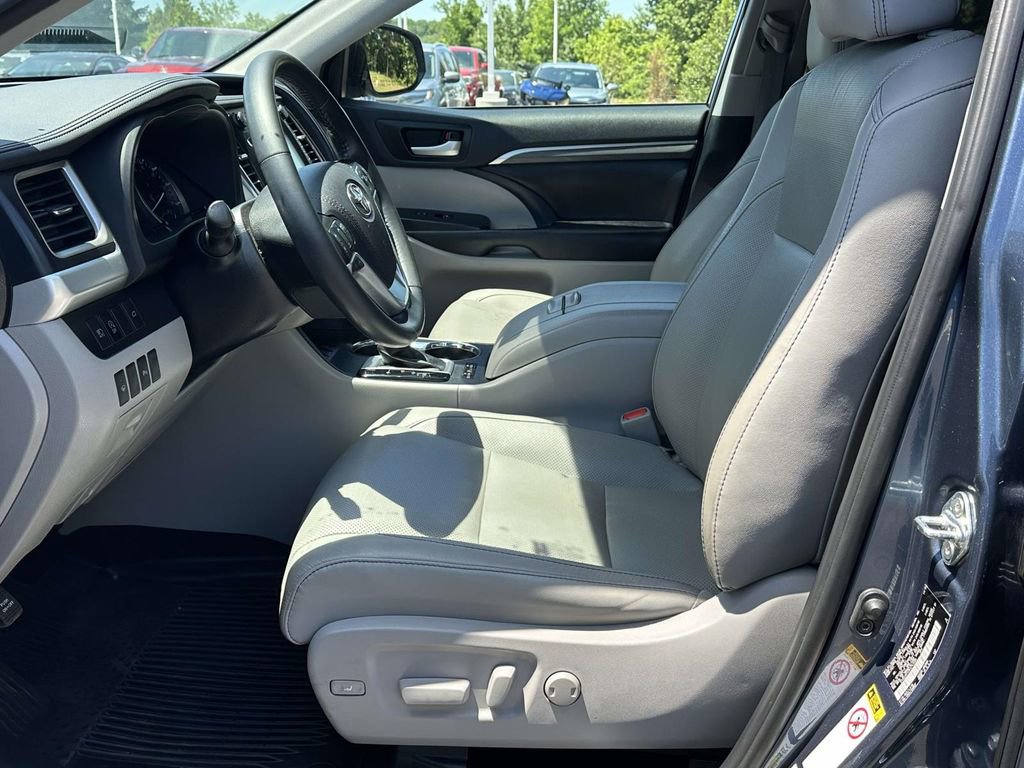 Used 2019 Toyota Highlander Limited AWD/4WD image 4