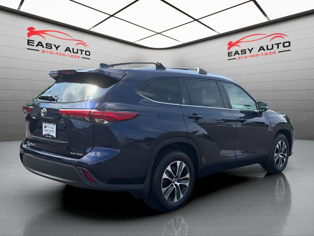 Used 2020 Toyota Highlander XLE image 11