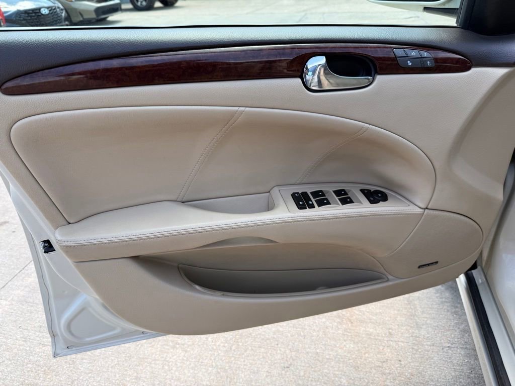 Used 2011 Buick Lucerne CXL FWD image 23