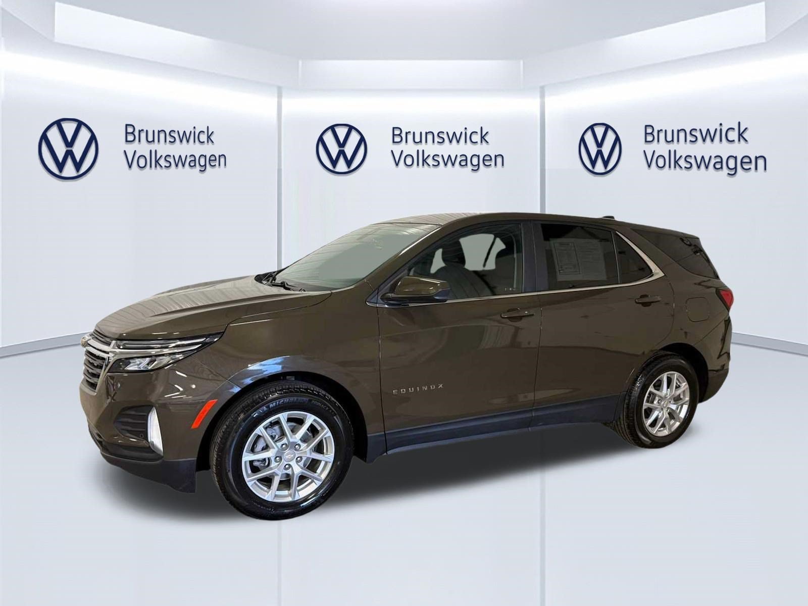 Used 2024 Chevrolet Equinox LT FWD image 2