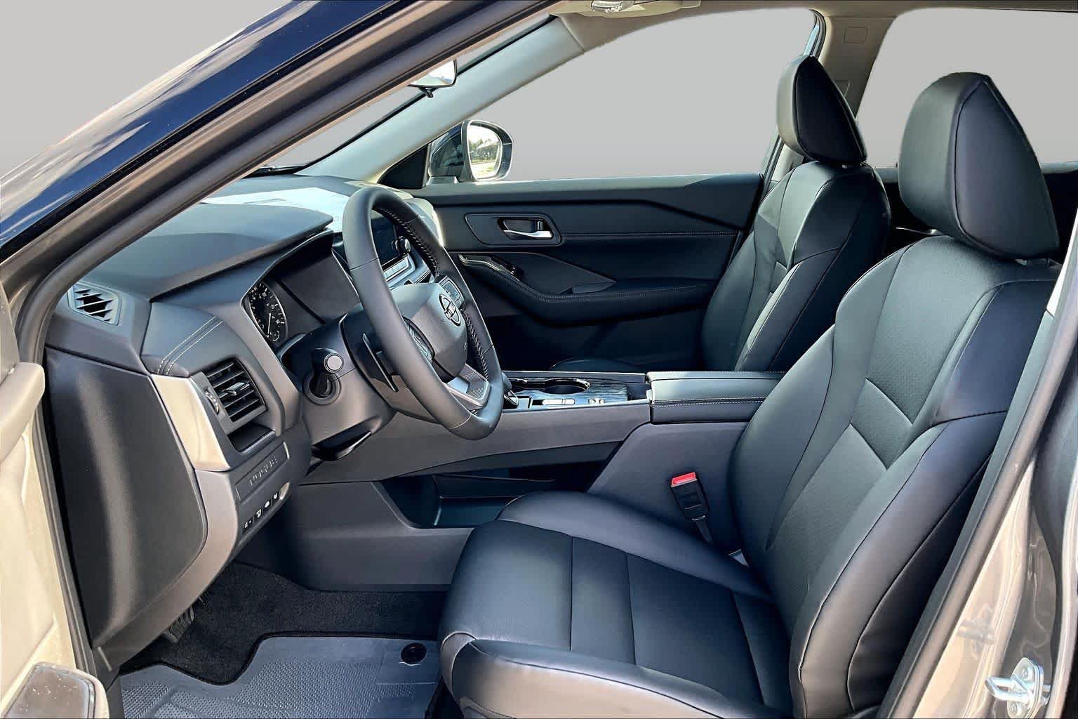 New 2027 Nissan Rogue Dark Armor FWD image 9