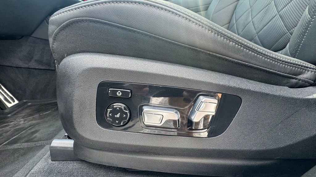 Used 2024 BMW X7 xDrive40i w/ M Sport Package image 24