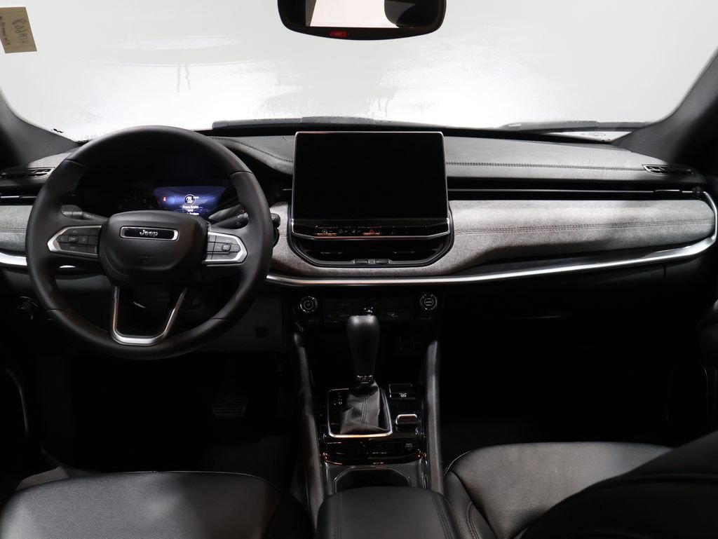 Used 2024 Jeep Compass Latitude image 16