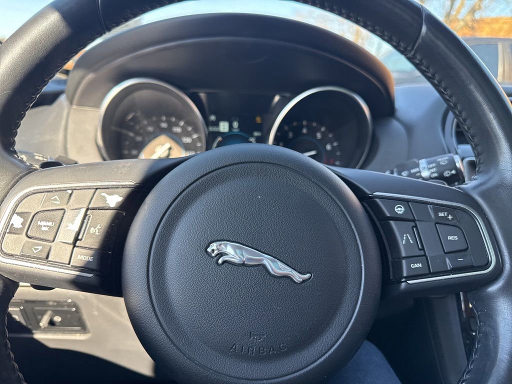 Used 2020 Jaguar F-PACE Premium image 8