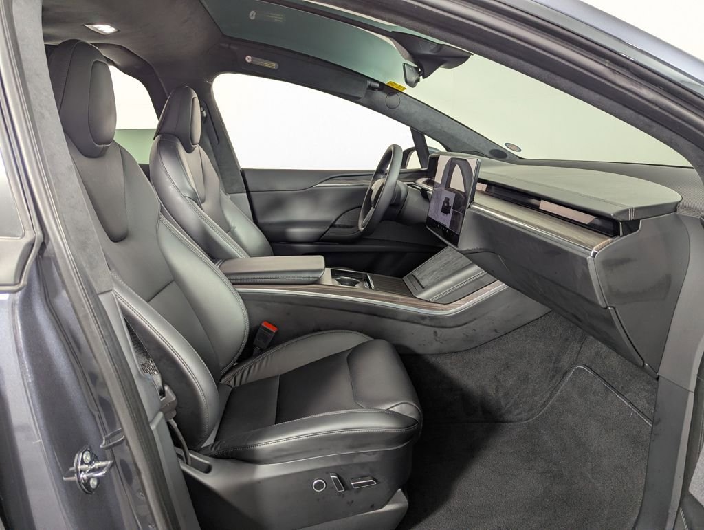 Used 2023 Tesla Model X image 34