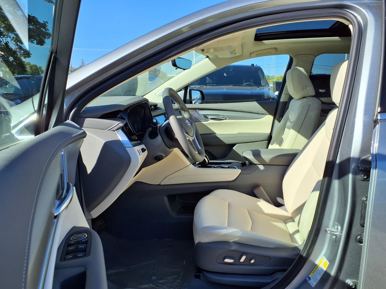 New 2026 Cadillac XT5 Premium Luxury w/ Driver Assist Package AWD/4WD image 15