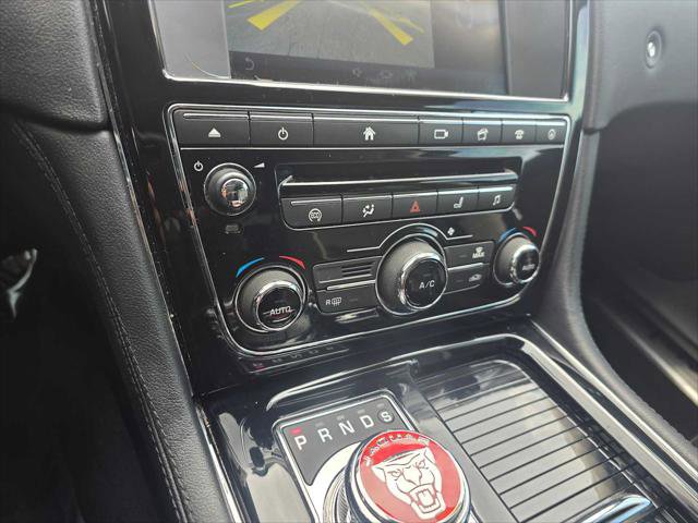 Used 2017 Jaguar XJ R-Sport image 30
