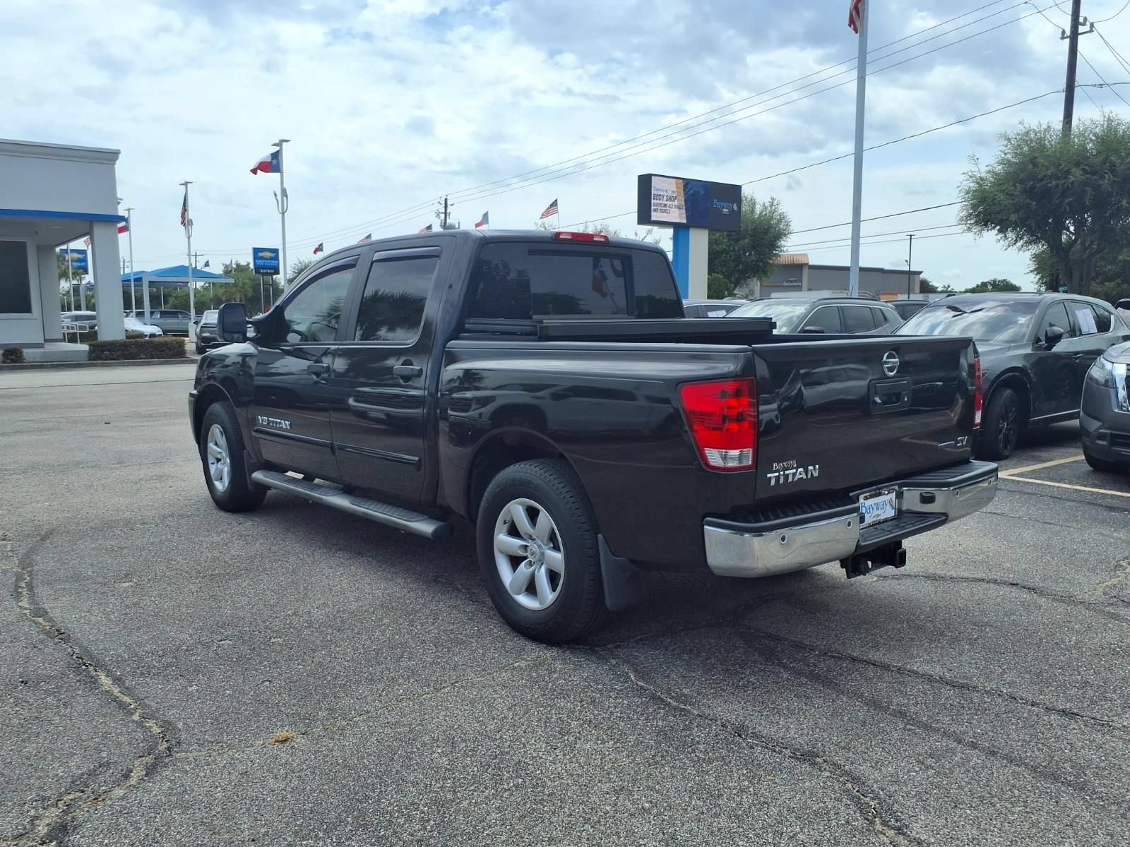 Used 2014 Nissan Titan SV w/ SV Value Truck Package RWD image 4