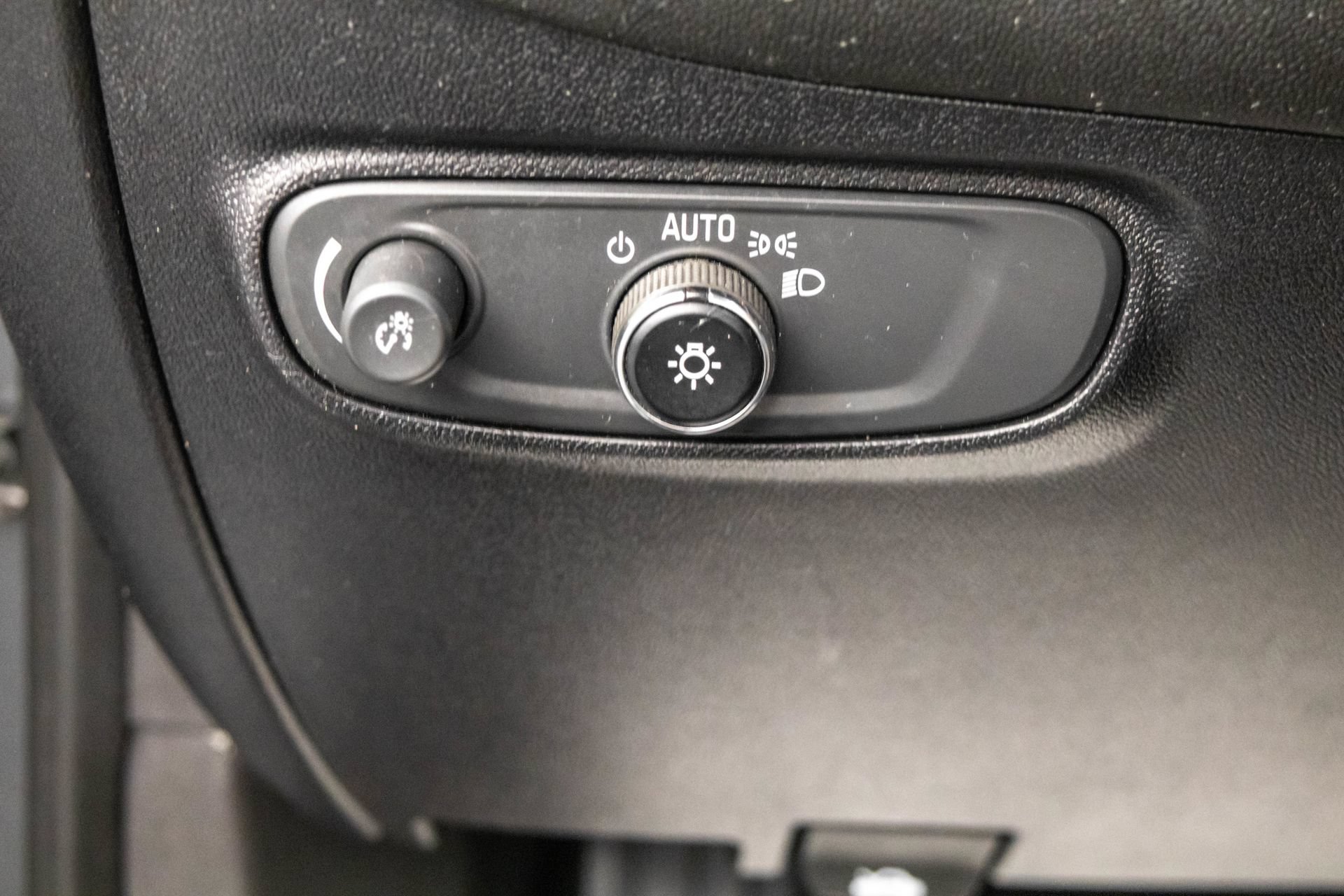 Used 2018 Chevrolet Equinox LS FWD image 18