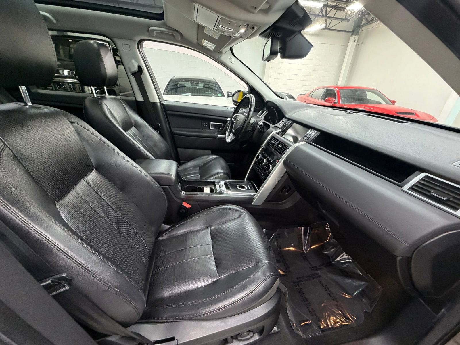 Used 2016 Land Rover Discovery Sport HSE AWD/4WD image 21