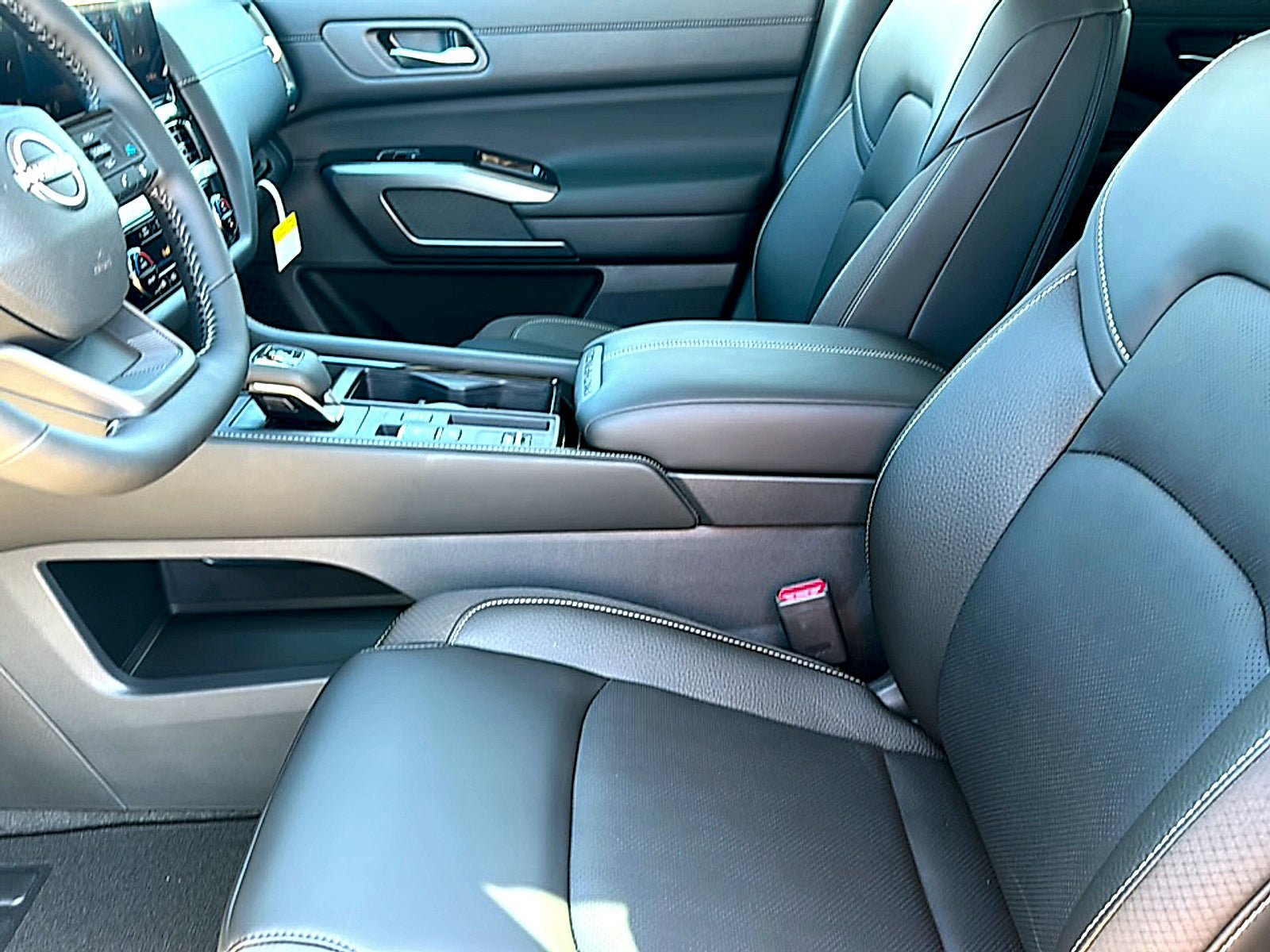 New 2026 Nissan Pathfinder SL w/ SL Premium Package FWD image 10