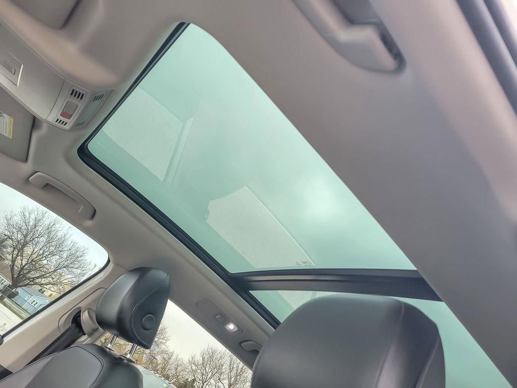 Used 2018 Volkswagen Tiguan SE w/ Panoramic Sunroof Package image 10