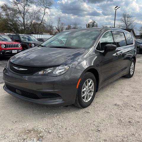 Used 2023 Chrysler Voyager LX image 1