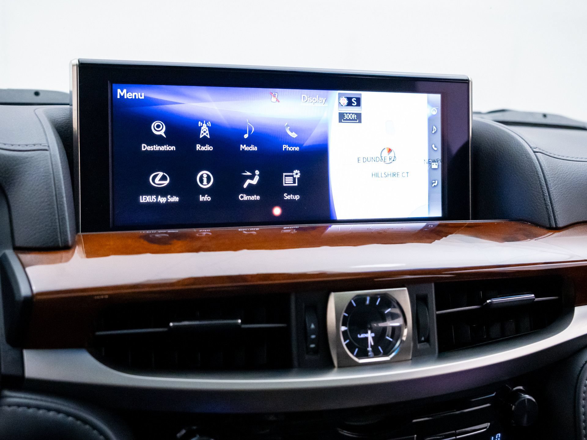 Used 2020 Lexus LX 570 4WD w/ Luxury Package image 27