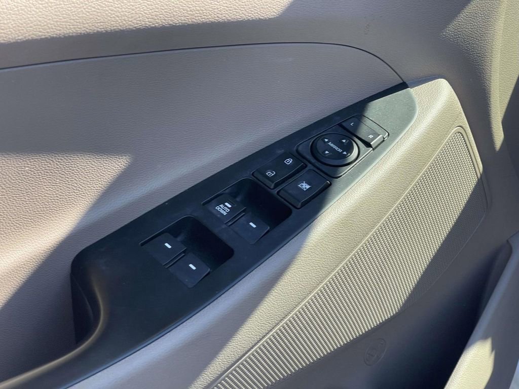 Used 2021 Hyundai Tucson SE w/ Cargo Package image 19