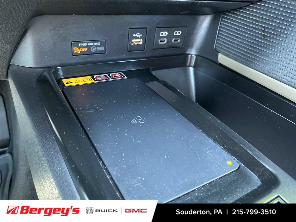 Used 2025 Toyota Camry SE w/ Convenience Package FWD image 39