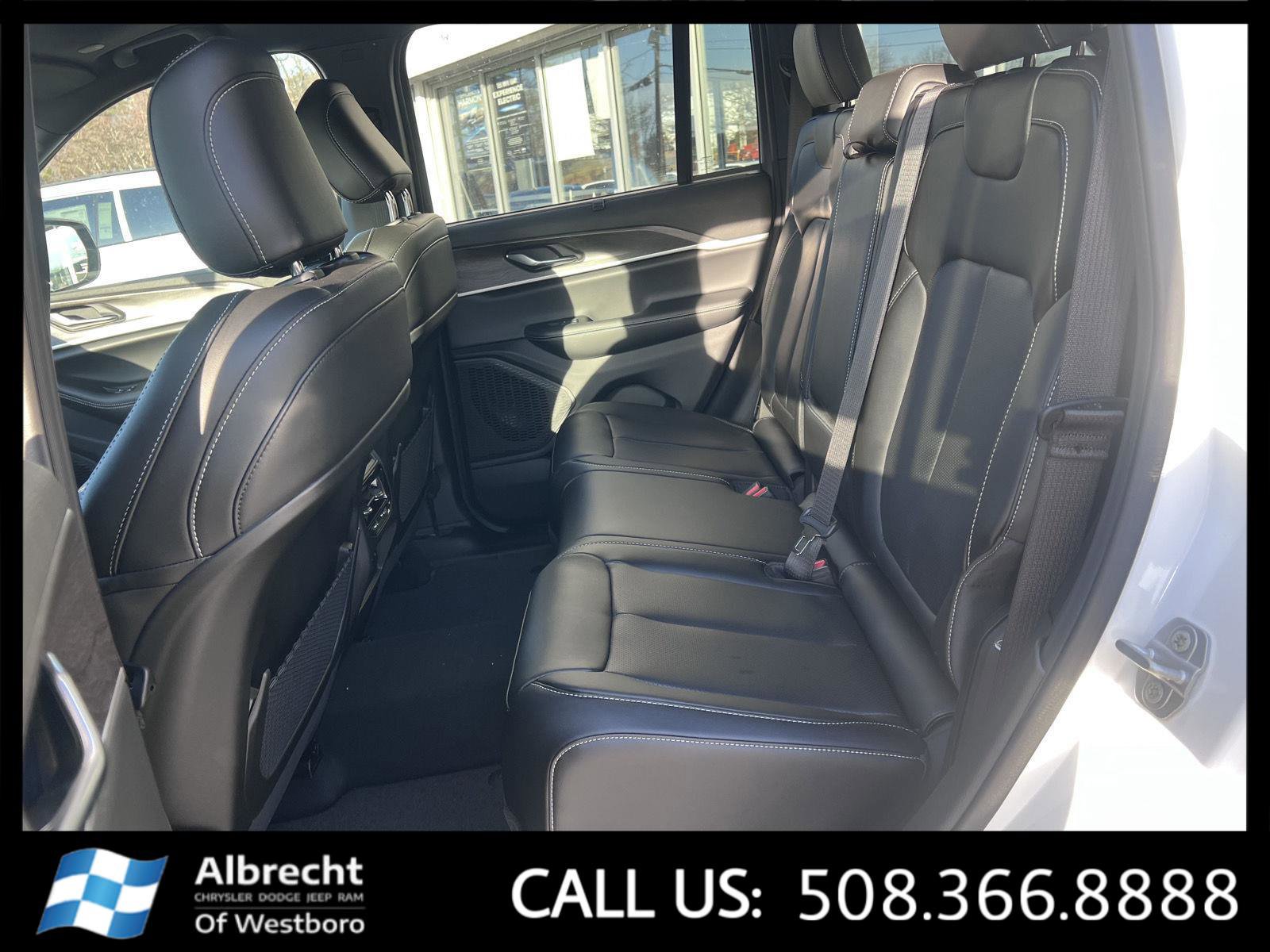 New 2025 Jeep Grand Cherokee Limited w/ Luxury Tech Group II image 12