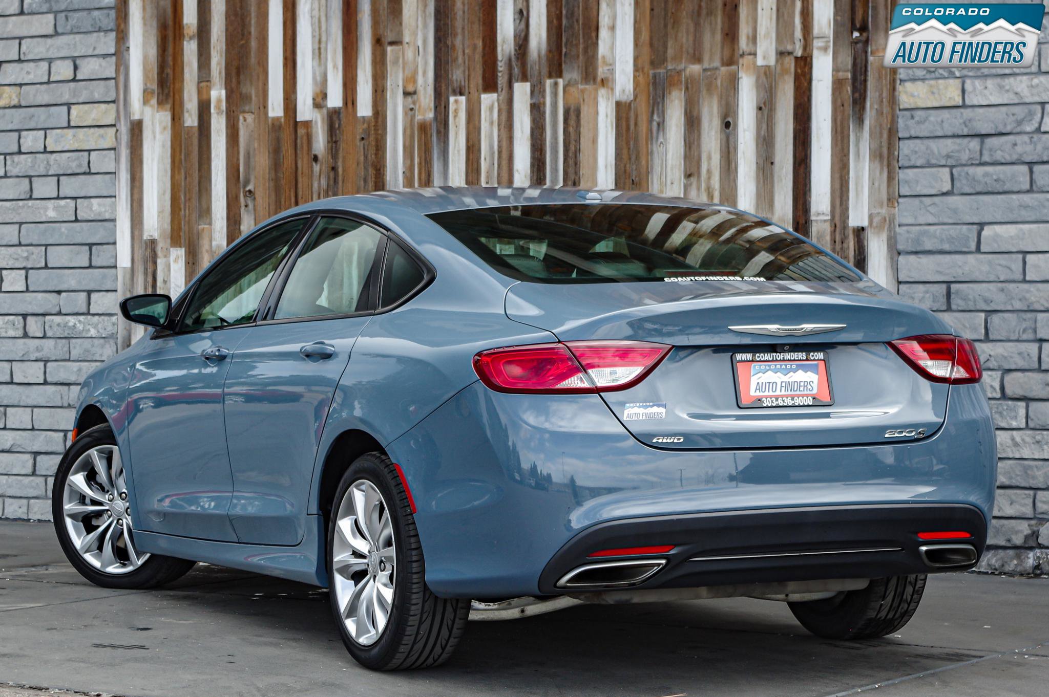 Used 2015 Chrysler 200 S w/ Comfort Group image 4