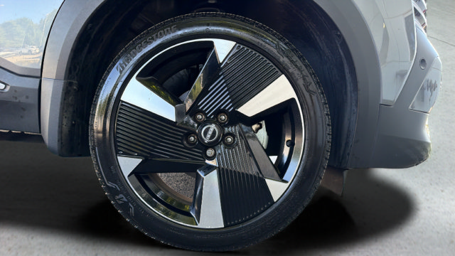 Used 2025 Nissan Kicks SR w/ Illumination Package FWD image 38