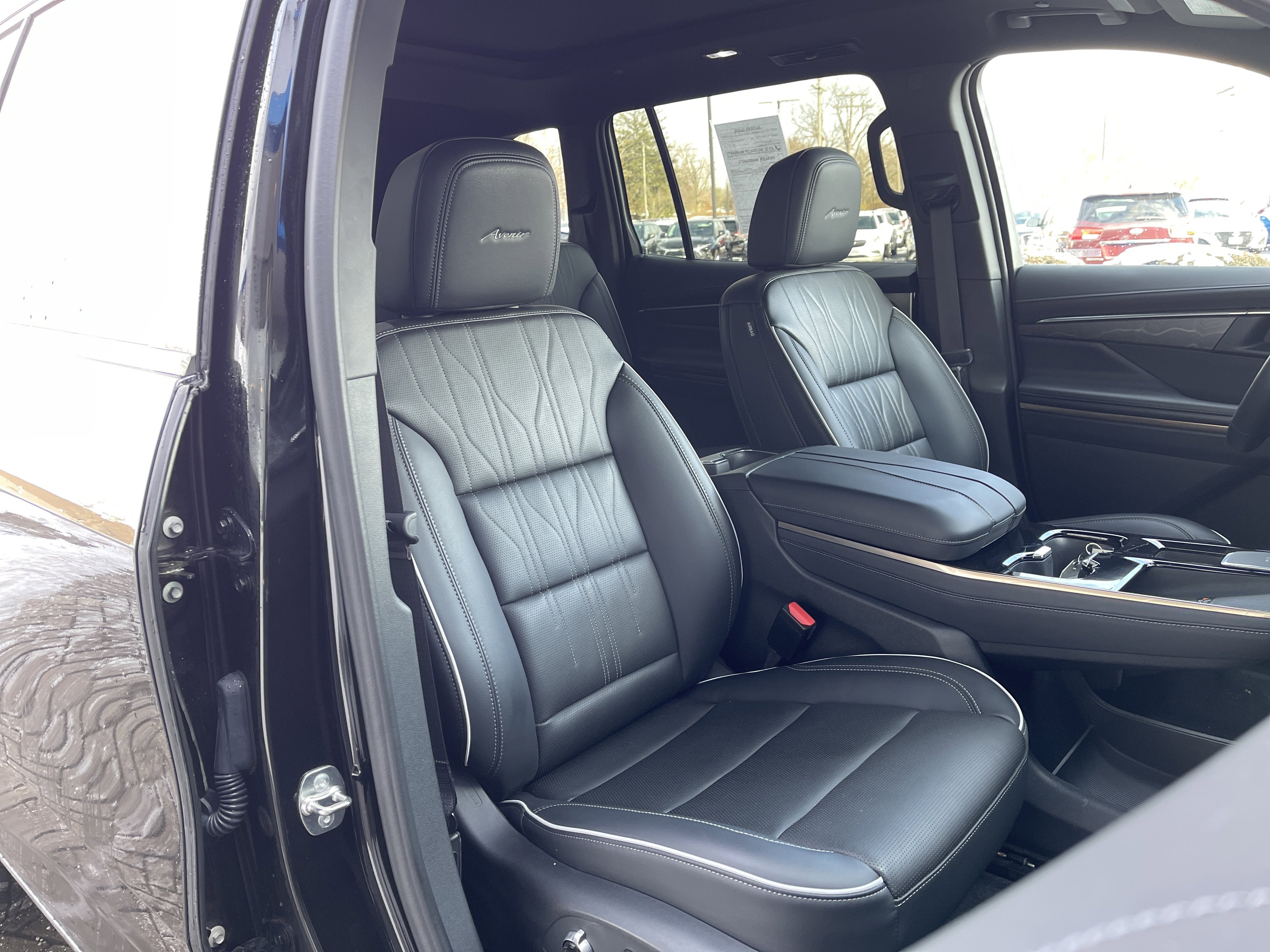 Used 2025 Buick Enclave Avenir w/ Super Cruise Package image 40