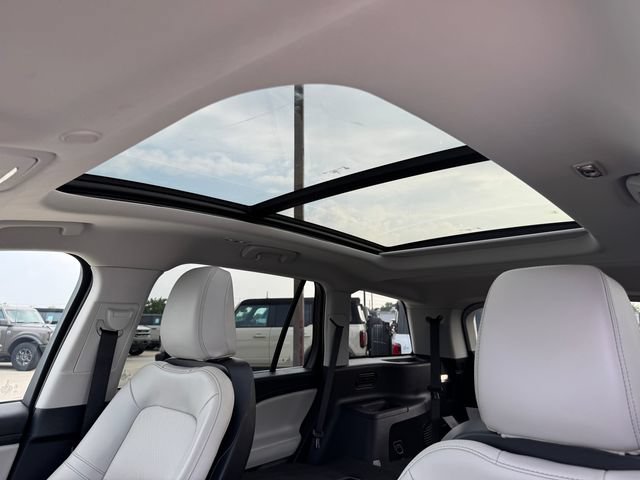 Used 2025 Lincoln Aviator AWD image 30