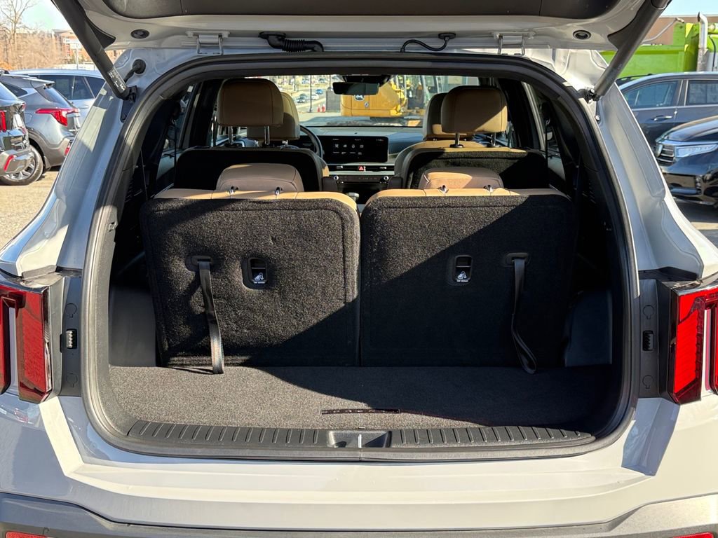 Certified 2025 Kia Sorento SX Prestige w/ Olive Brown Leather Package image 28