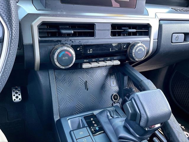 Used 2025 Toyota Tacoma TRD Sport AWD/4WD image 26