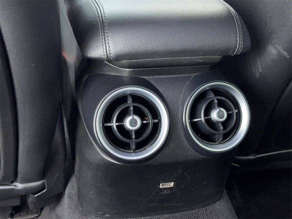 Used 2019 Alfa Romeo Giulia image 39