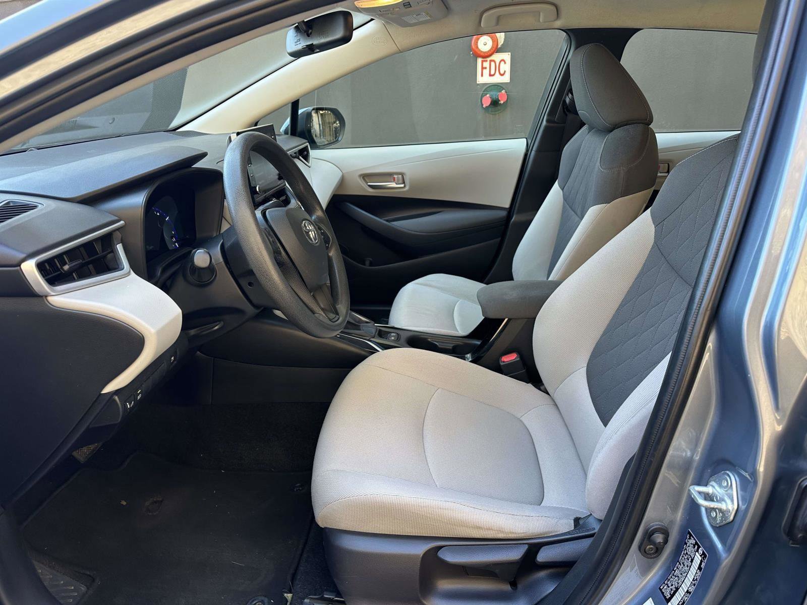 Used 2021 Toyota Corolla LE w/ Carpet Mat Package (TMS) FWD image 14