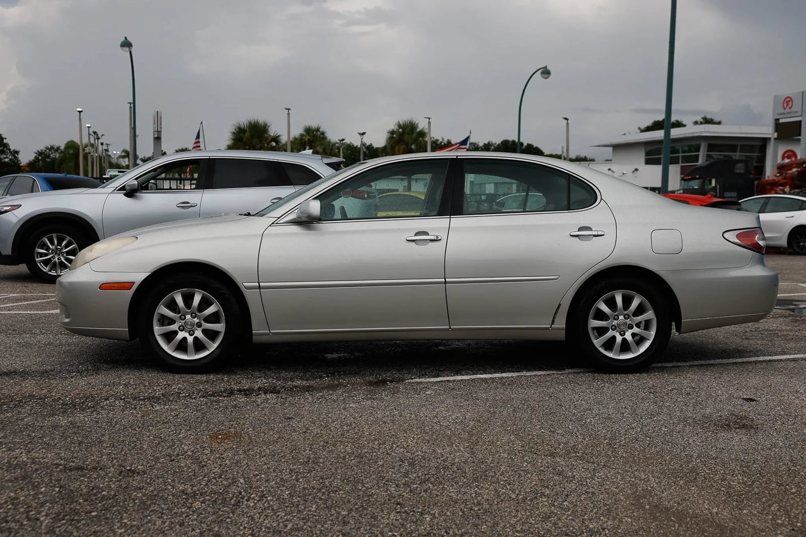 Used 2004 Lexus ES 330 w/ Premium Pkg FWD image 2