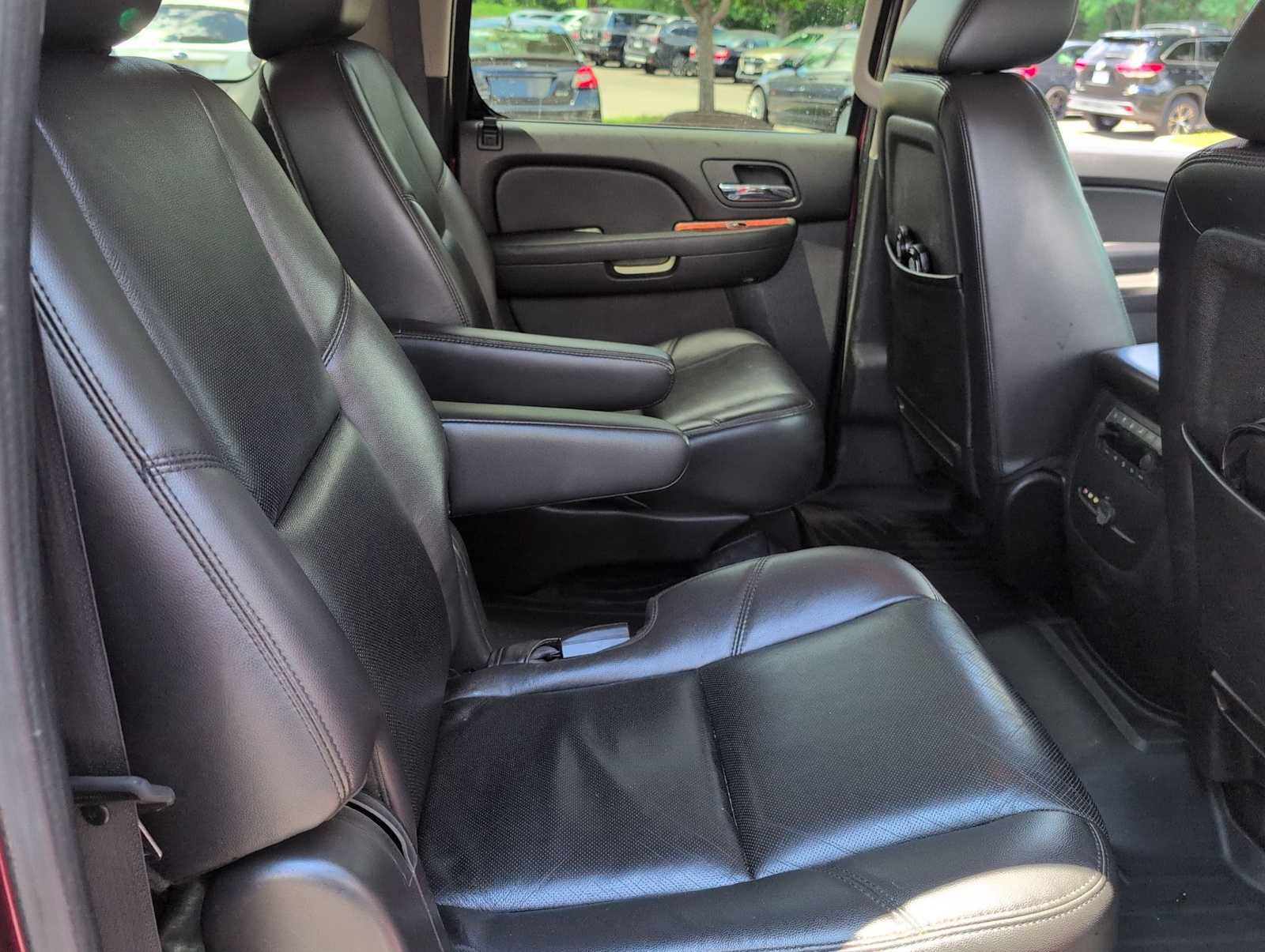 Used 2011 Chevrolet Suburban LTZ AWD/4WD image 19