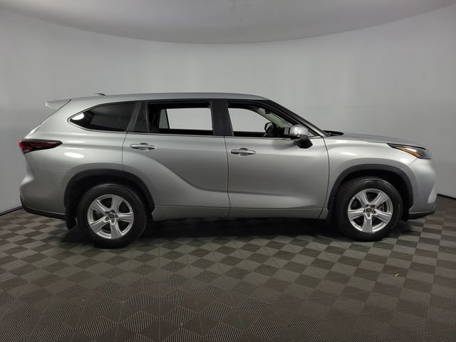 Used 2025 Toyota Highlander LE AWD/4WD image 10