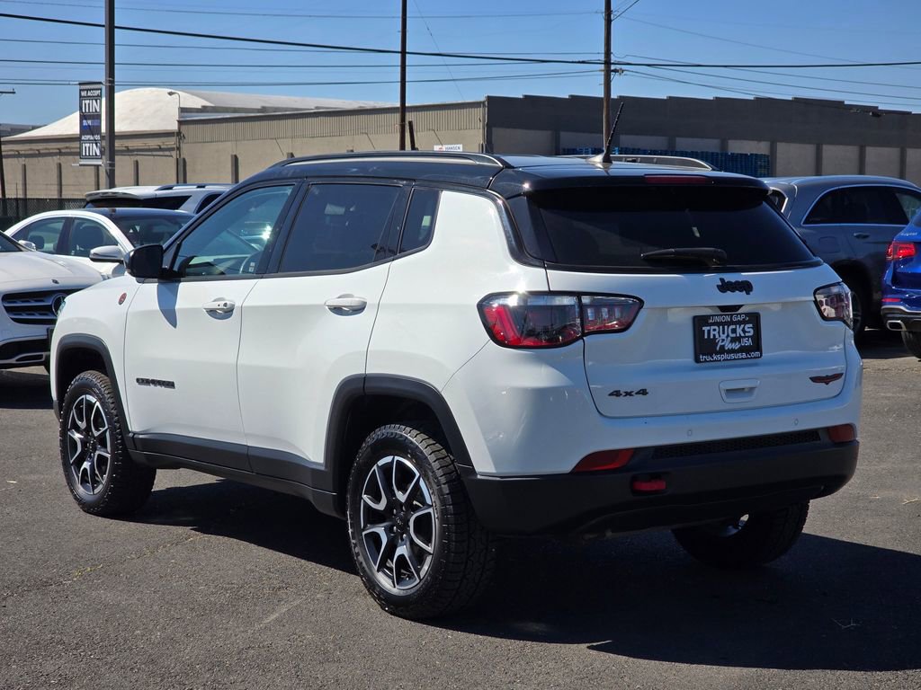 Used 2024 Jeep Compass Trailhawk image 3