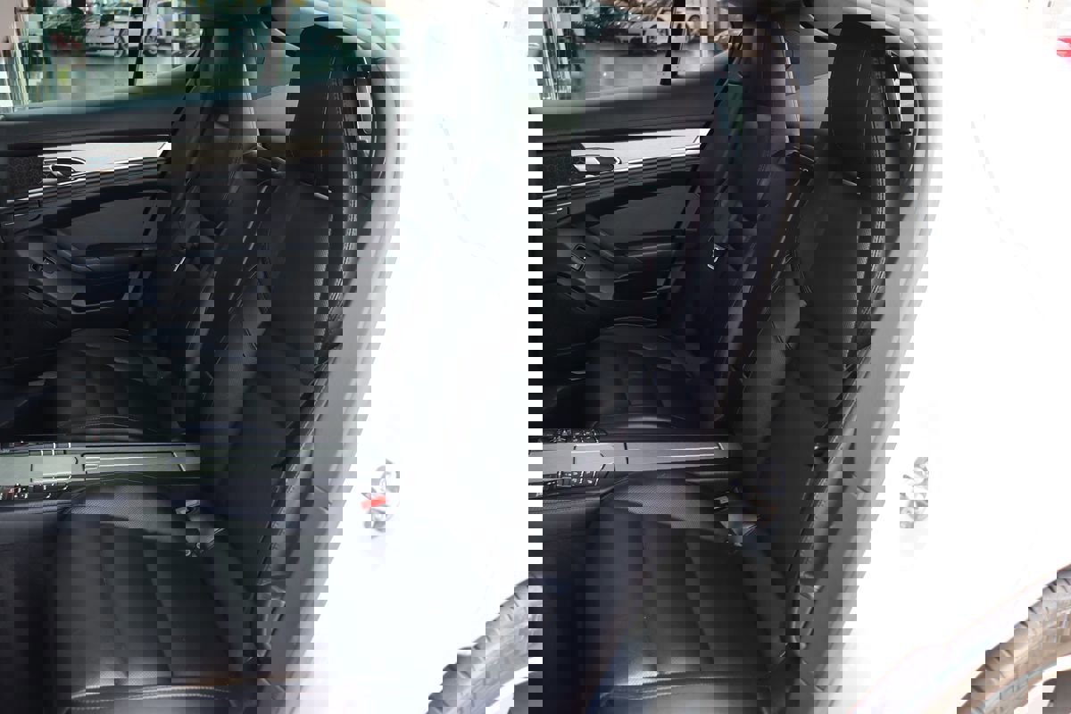 Used 2015 Porsche Panamera S image 41