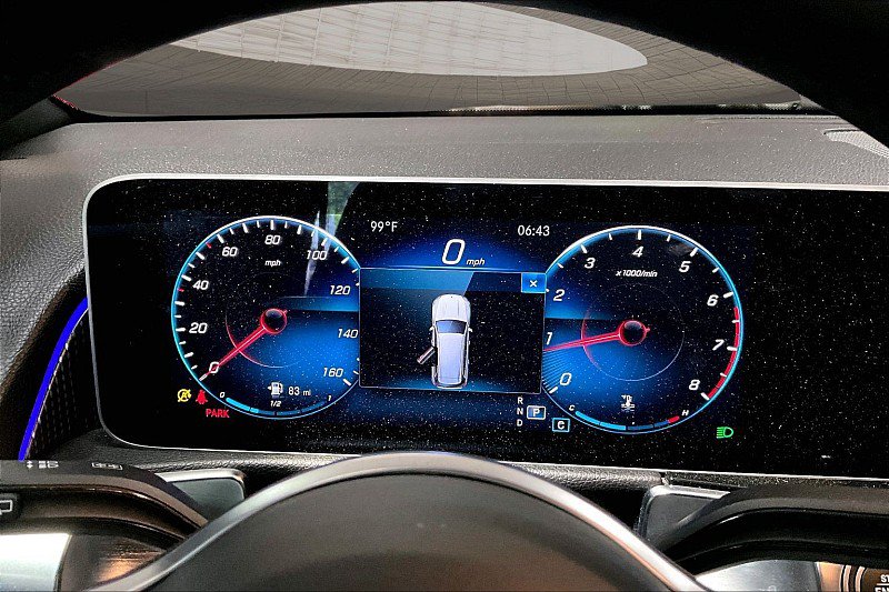 Used 2021 Mercedes-Benz GLB 250 w/ Premium Package image 18