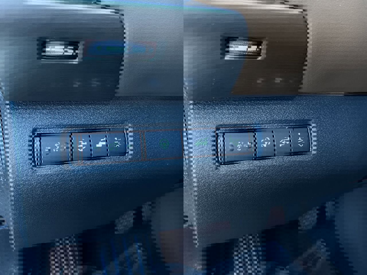 Certified 2025 Nissan Pathfinder Platinum w/ Cargo Package image 15