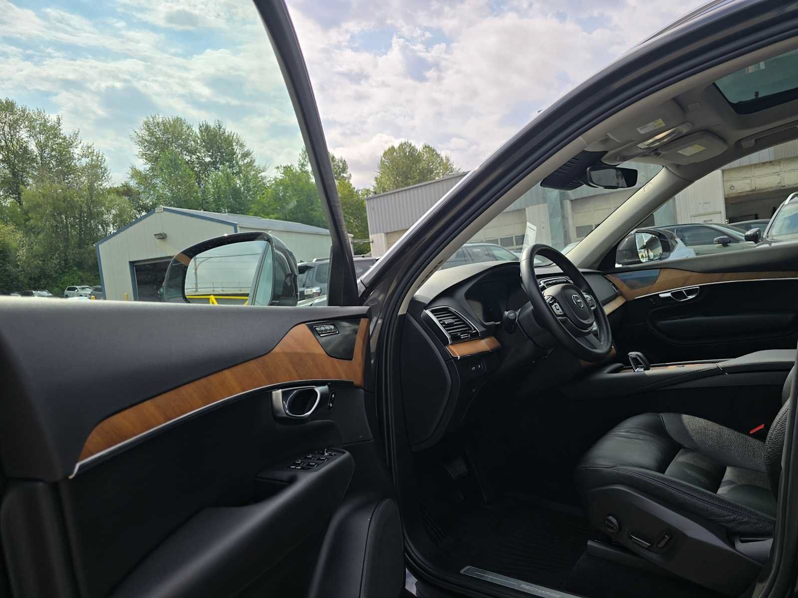 Certified 2023 Volvo XC90 T8 Plus w/ Protection Package Premier AWD/4WD image 22