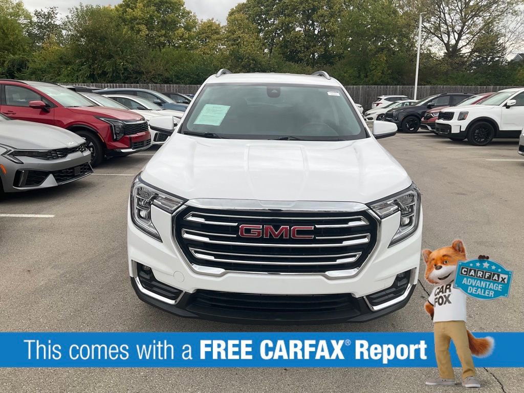 Used 2024 GMC Terrain SLT image 2