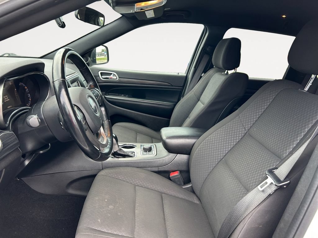 Used 2021 Jeep Grand Cherokee Laredo AWD/4WD image 9