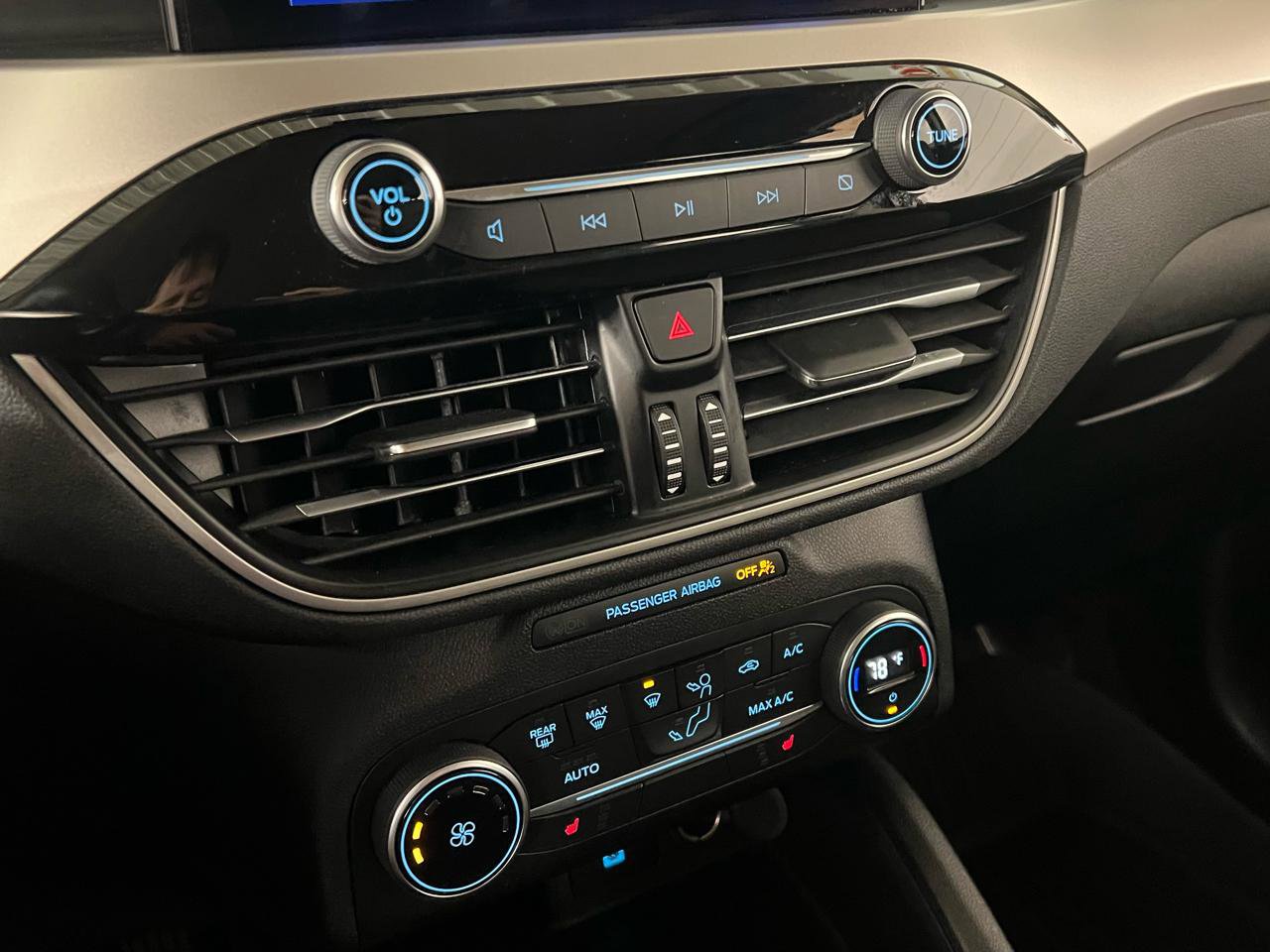 Used 2020 Ford Escape SE image 23