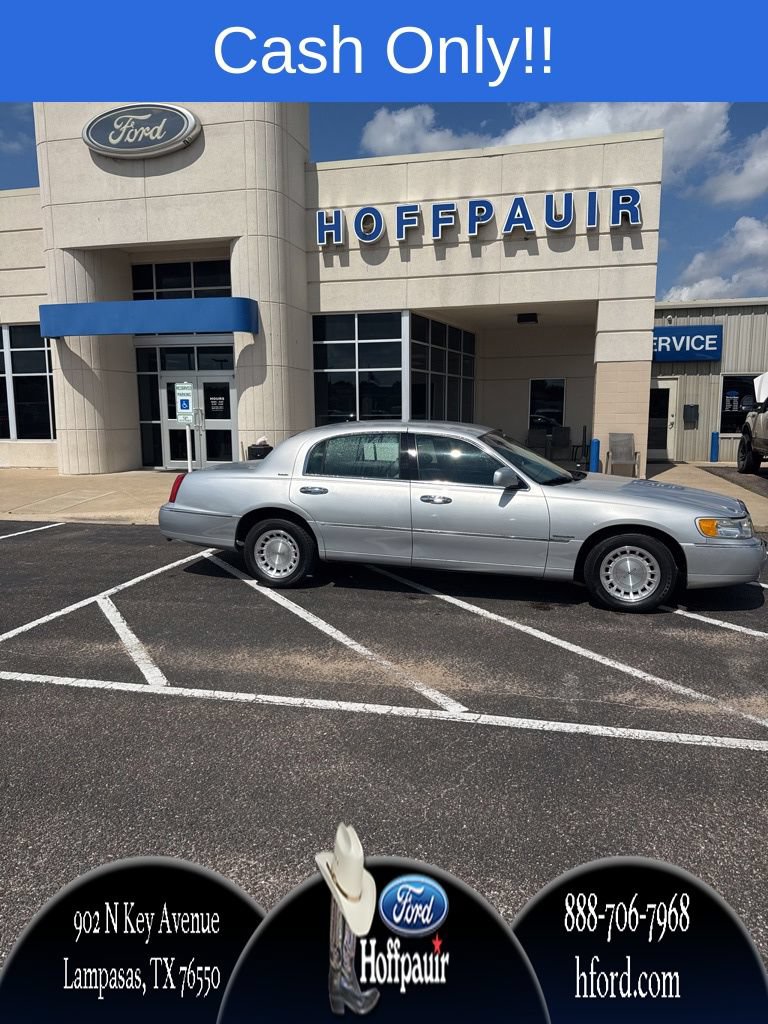 Used 1999 Lincoln Town Car Executive RWD image 1