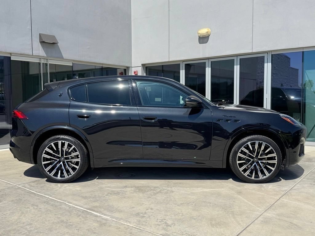 Used 2025 Maserati Grecale Modena AWD/4WD image 3