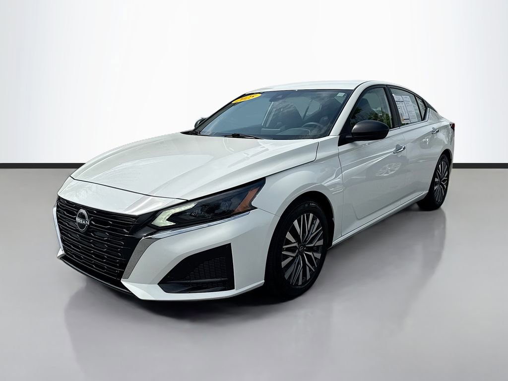 Used 2025 Nissan Altima 2.5 SV image 3