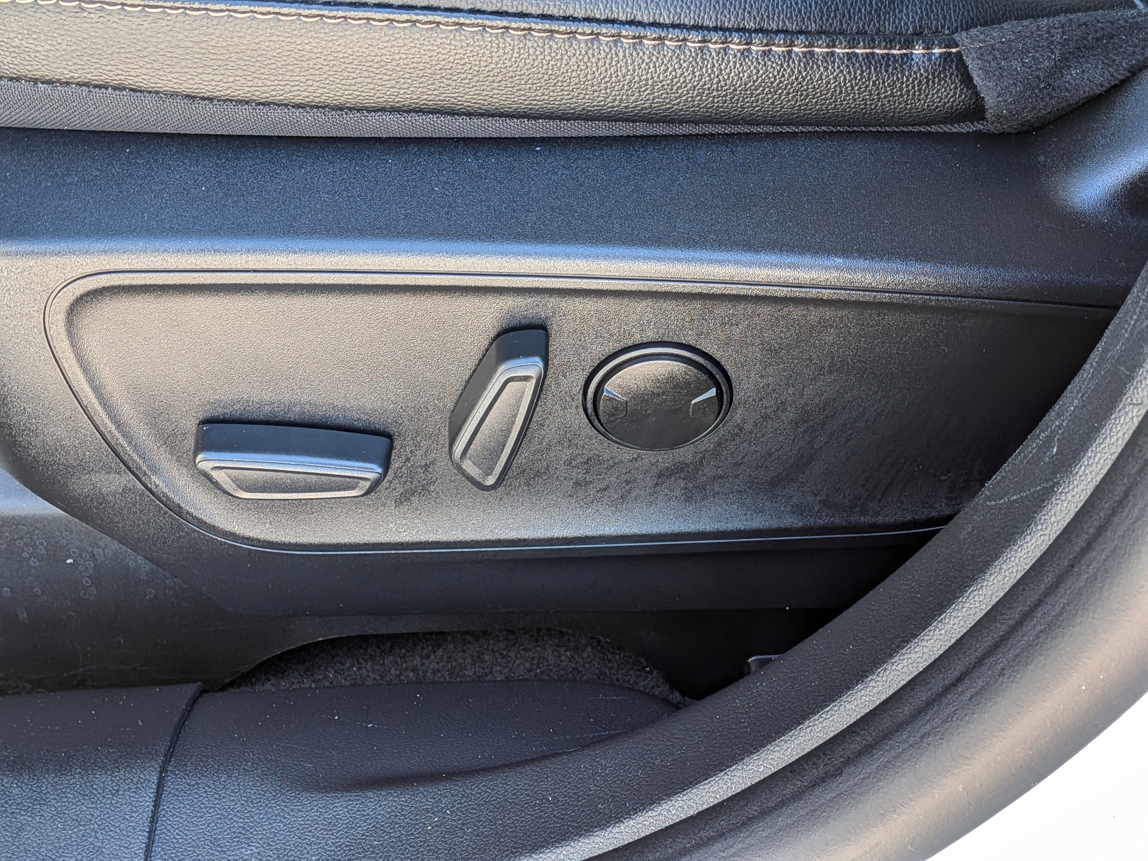 Used 2022 Ford Escape Titanium w/ Titanium Premium Package image 26