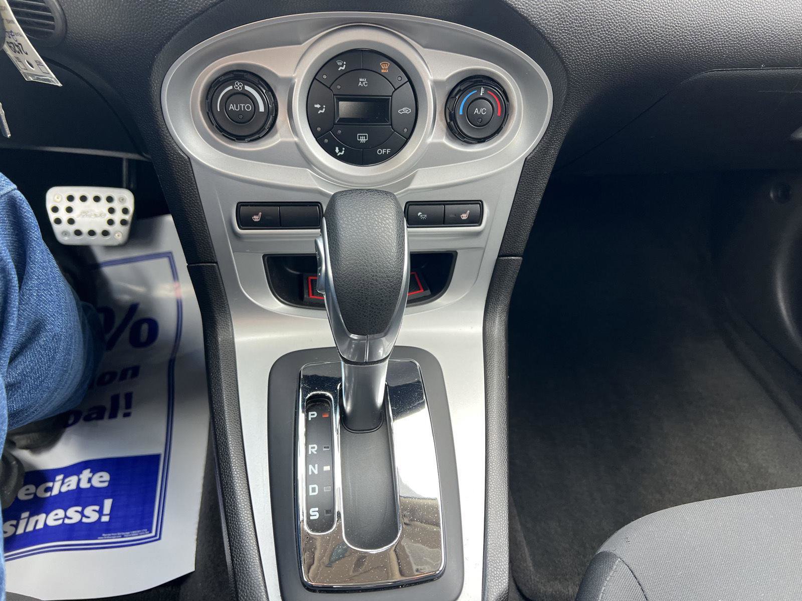 Used 2016 Ford Fiesta SE w/ SE Black Package image 12