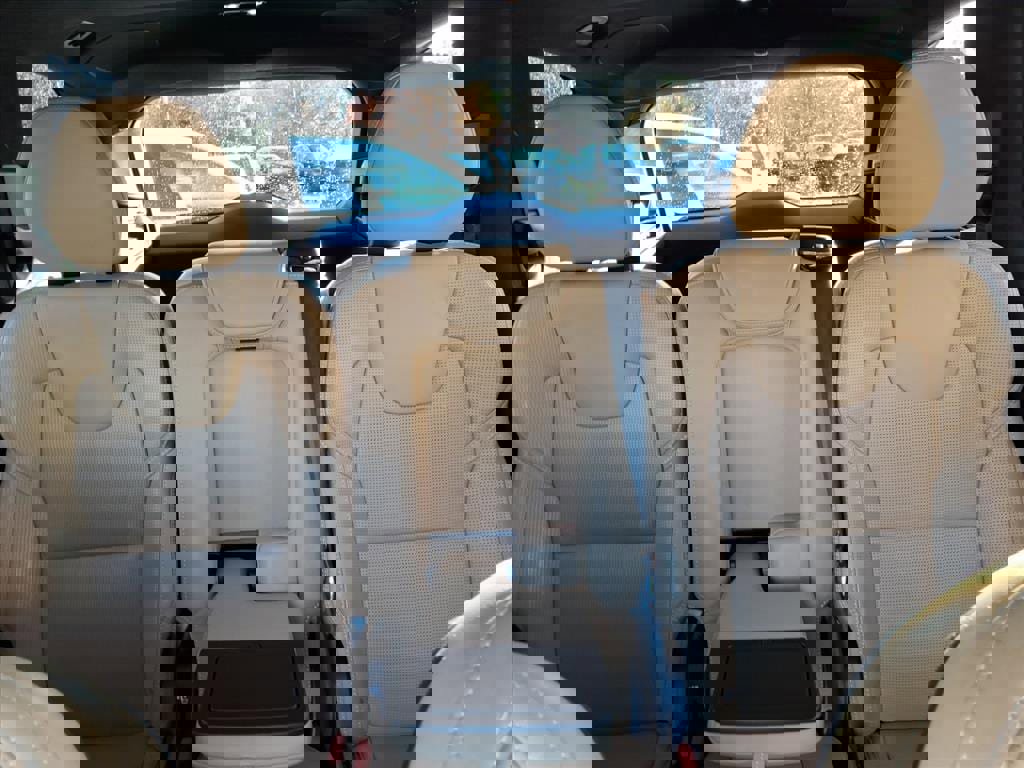 Used 2021 Volvo XC90 T8 Inscription w/ Lounge Package image 19